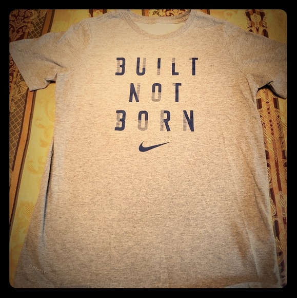 Boys Nike Shirts - Picture 2 of 3